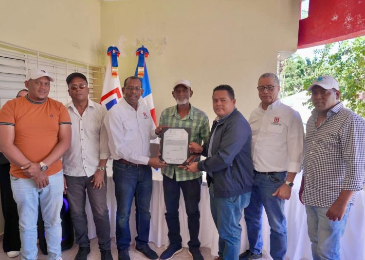 UTECT entrega 359 títulos de propiedad en el Sur Profundo de República Dominicana