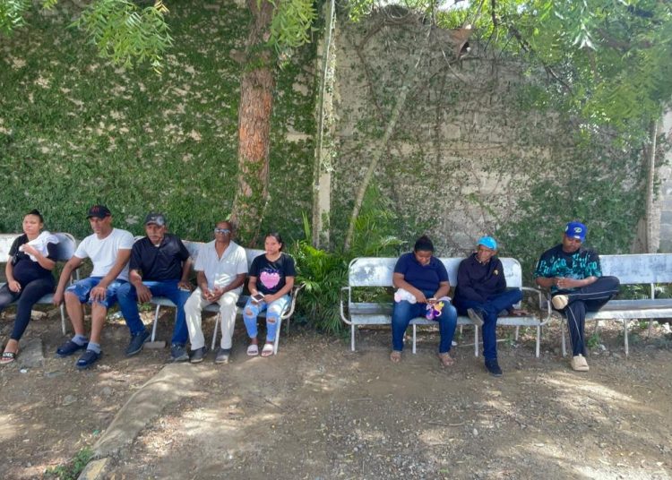 Ocho hombres matan a joven durante riña por roce entre carro y motor en Santiago