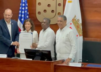 Gobernadora de Nueva York recibe la llave de Santiago y promete apoyar la preservación del río Yaque del Norte
