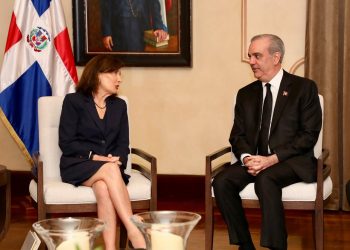 Presidente Abinader recibe en el Palacio Nacional a la gobernadora del estado de Nueva York, Kathy Hochul