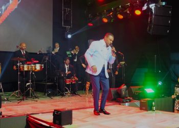 José Alberto “El Canario” pone la buena salsa en La Casa de Alofoke 2