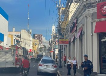 Incendio afecta planta eléctrica de Pizza Hut en Santiago durante apagón general