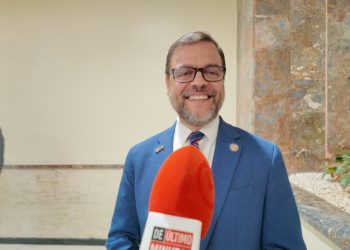 Senador Luis Sepúlveda confía en reapertura del Gobierno de EE. UU. y destaca lucha por mantener beneficios médicos para los más pobres