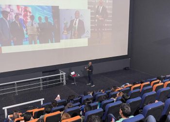 Especialista en Turismo Salvador Batista imparte conferencia en Orizaba, Veracruz, México