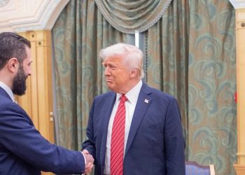 El ministro de Exteriores turco se unió al encuentro de Trump con el presidente sirio