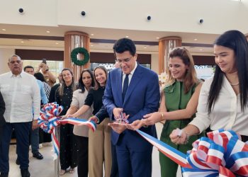 Ministro Collado inaugura en Santiago la IX Feria de Emprendedores con más de 50 pequeños negocios