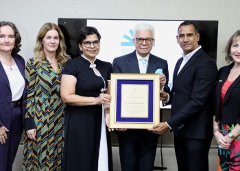 MESCyT recibe reconocimiento por su impulso a la internacionalización académica en encuentro de QIXPERIENCE