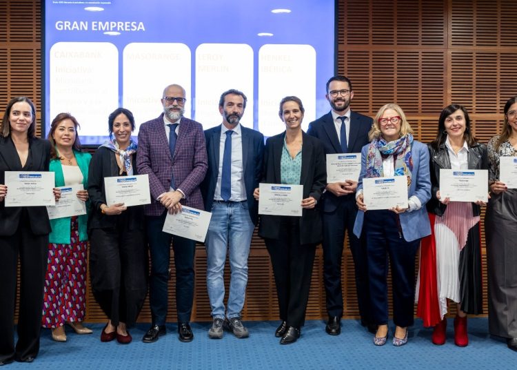 Banreservas recibe reconocimiento en Premio Corresponsables por sus prácticas de inclusión financiera