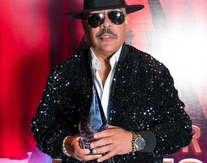 Aramis Camilo triunfa como Merenguero del Año 2025 en los Glamour Music Awards