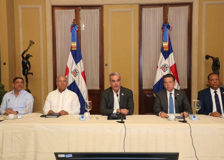 Abinader coordina medidas para garantizar abastecimiento y estabilidad de precios en la temporada navideña