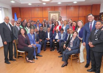 Diputados se reúnen con merengueros y bachateros interesados en proyecto de ley que beneficiará estos ritmos musicales