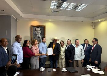 Alcalde de Dajabón deposita iniciativa que busca prohibir compra terrenos a extranjeros en la frontera