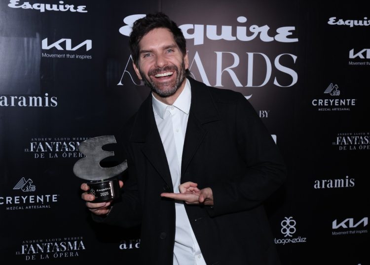 Revista Esquire premia a Arap Bethke en los «Esquire Awards 2025»