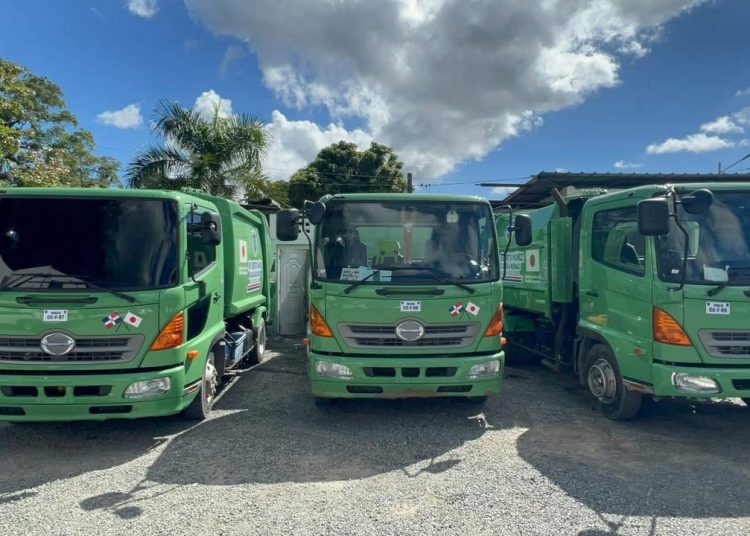 Japón dona tres camiones recolectores a Bonao para fortalece la limpieza urbana