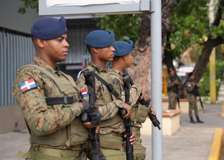 Megaoperativo de 6 días en San Cristóbal deja 97 detenidos, armas, drogas y motocicletas incautadas