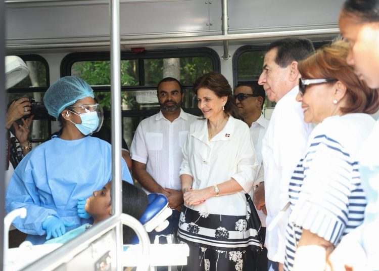 Gobierno despliega más de 30 entidades en Santiago durante masiva jornada gratuita “Estamos en Familia”