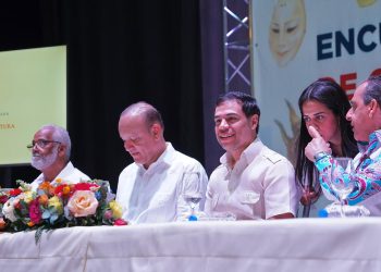 Roberto Ángel Salcedo encabeza la primera reunión preparatoria para los carnavales 2026