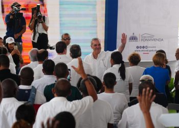 Presidente Abinader y ministro Bonilla entregan 360 nuevas viviendas en Ciudad Real San Luis, Santo Domingo Este