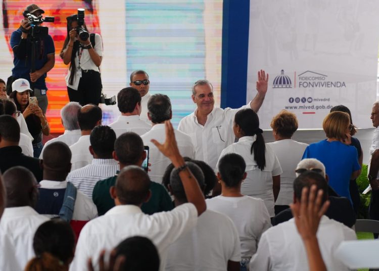 Presidente Abinader y ministro Bonilla entregan 360 nuevas viviendas en Ciudad Real San Luis, Santo Domingo Este