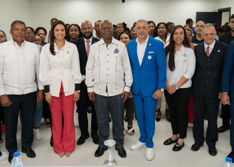 Diputada Patricia Núñez impulsa oportunidades educativas para jóvenes de SDN con encuentro en UNISNORTE