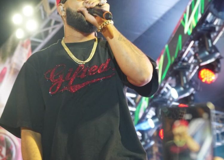 Jezzy «El Chef» deslumbró con sus éxitos en el 2do concierto navideño Reconocidos