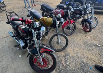 PN y Ministerio Público apresan joven y ocupan pistola ilegal y varias motocicletas en allanamientos en Santiago
