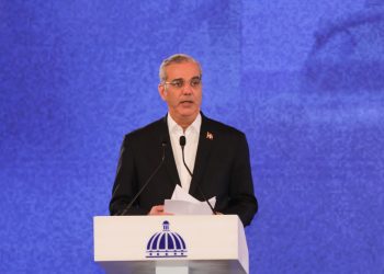 Abinader destaca liderazgo de RD en manufactura de equipos médicos y electrónicos