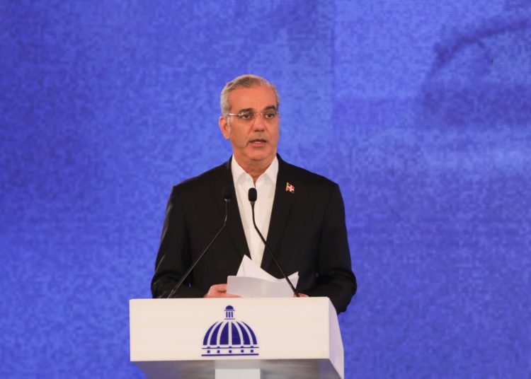 Abinader destaca liderazgo de RD en manufactura de equipos médicos y electrónicos