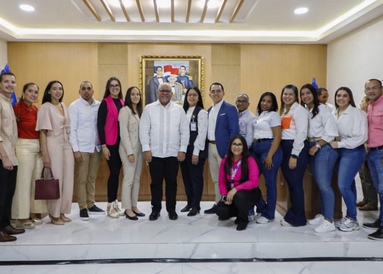 Gobierno entrega RD$50 millones en créditos a 232 prestatarios en Constanza afectados por Melissa