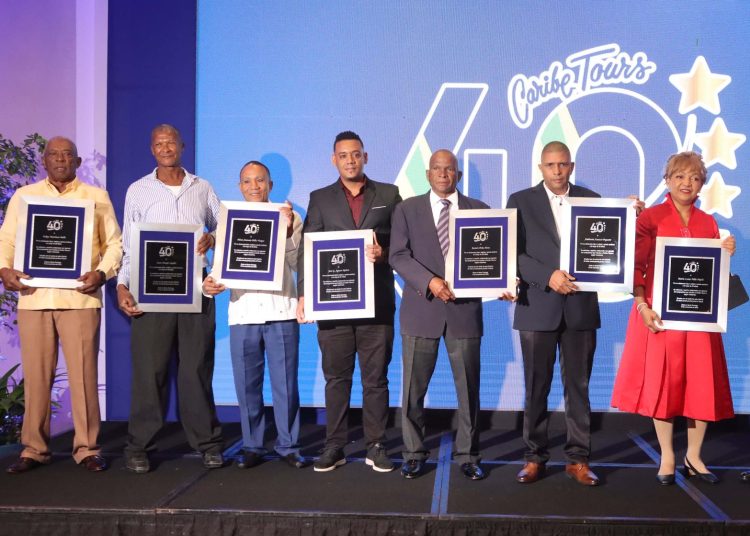 Caribe Tours celebra sus 40 años en una noche de historia, gratitud y reconocimientos