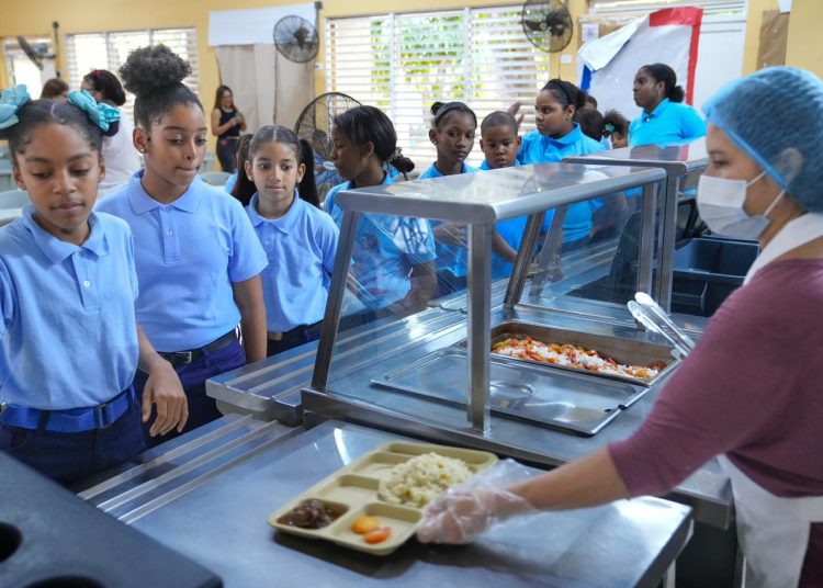 Almuerzo escolar aporta el 44% de los requerimientos dietéticos diarios de los estudiantes
