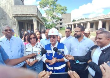 Gobierno reinicia construcción del Liceo Experimental y extensión de la UASD en Bayaguana tras más de 10 años paralizados