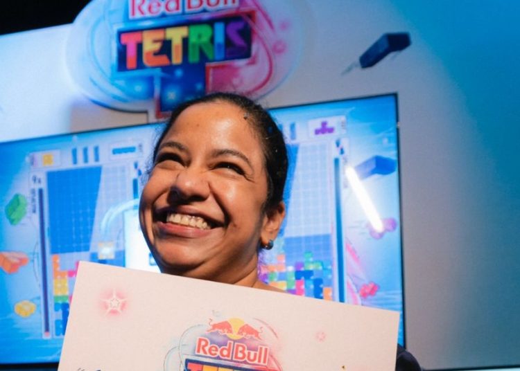 Melina Días, campeona nacional de Red Bull Tetris, invita a los padres a acercarse al gaming