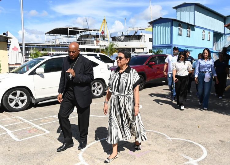 Voluntariado Banreservas beneficia cientos de personas en jornada del programa »Vida para el Ozama»