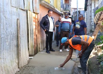 Ayuntamiento de Constanza ejecuta presupuesto participativo encementando callejón y conectando dos barrios