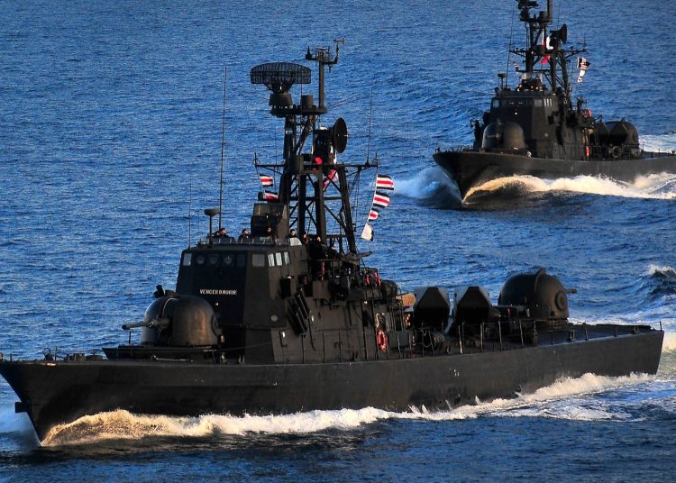 Israel dispara contra barcos pesqueros palestinos y detiene a tres personas