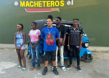 Ejército intercepta motocicleta de tres ruedas que transportaba haitianos indocumentados en Mao
