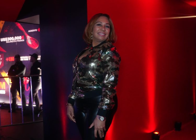 Carepepita se desmaya al recibir la noticia de que sería dueña de un apartamento en La Casa de Alofoke 2