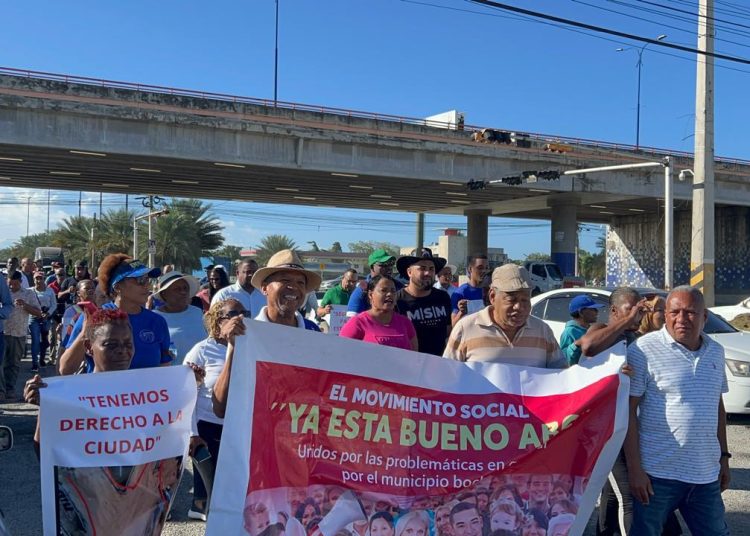Protestan por ampliación de la Avenida Ecológica en Boca Chica