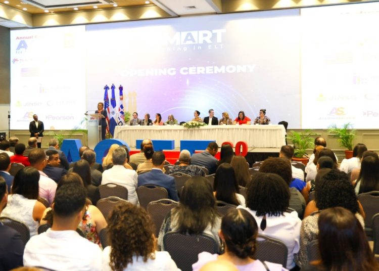 Embajada de los Estados Unidos y la Universidad Domínico Americano celebran la Conferencia Anual de Profesores de Inglés 2025