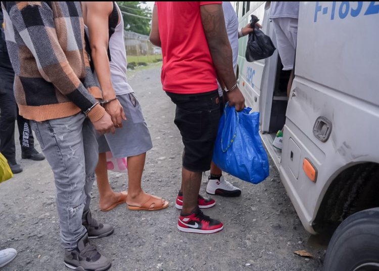 DGSPC inicia histórico traslado de internos desde La Victoria hacia el CCR Las Parras