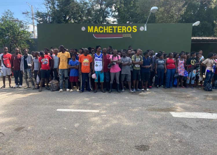 ERD intercepta a 130 ciudadanos haitianos en operativos realizados en Mao, Amina y Pueblo Nuevo