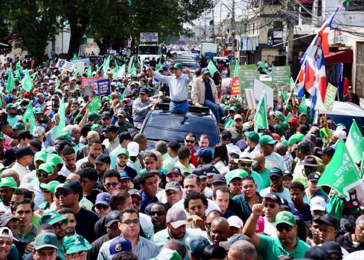 Miles salen a las calles con Leonel para reclamar soluciones al alto costo de la vida