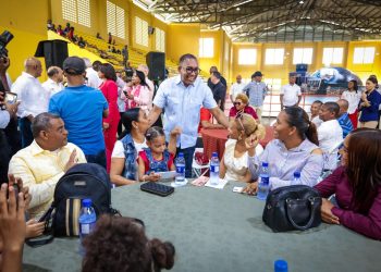 Víctor Pichardo resalta compromiso del Gobierno de Abinader con Monte Plata durante almuerzo navideño