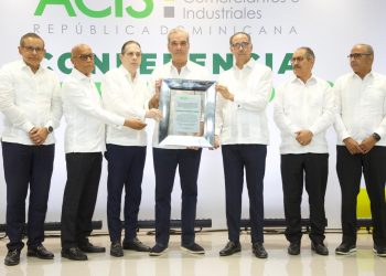 Abinader destaca que el país es una “República policéntrica” y recibe reconocimiento de la ACIS por su inversión en Santiago