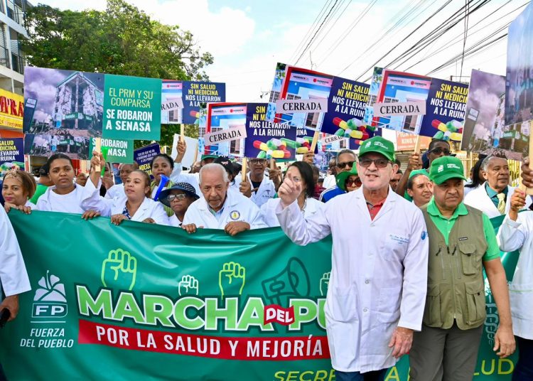 Leonel Fernández encabeza la Marcha del Pueblo en reclamo de soluciones nacionales