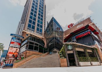 Acrópolis da la bienvenida a la Navidad 2025 con una noche mágica llena de luz y tradición