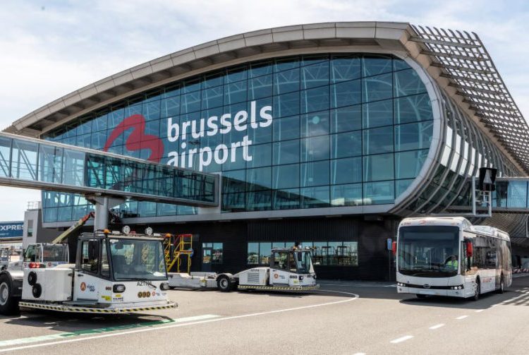 Los aeropuertos de Bruselas y Lieja cierran sus espacios aéreos por la presencia de drones