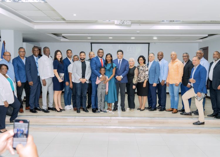 El libro “Más Allá del Caos, Surge una Esperanza” de Julio García agota casi sus ejemplares en primera semana de lanzamiento