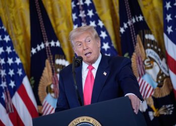 Trump advierte posible acción militar contra cárteles; México responde